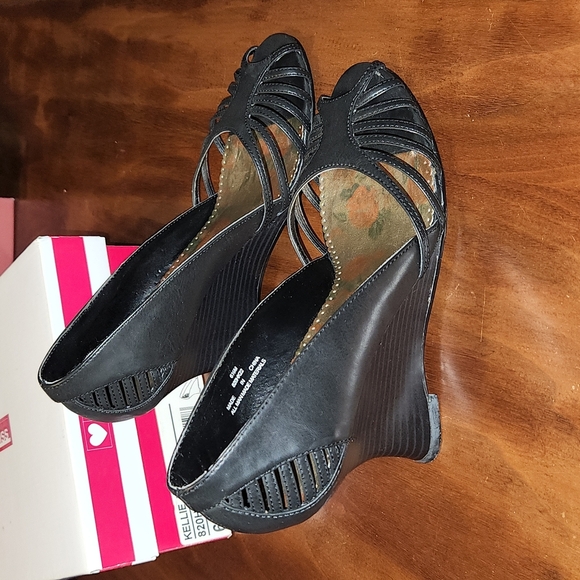 First Kiss Wedge High Heel- 6.5 - Picture 2 of 4